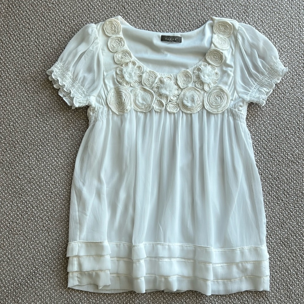 Lovely white summer top with appliqués
